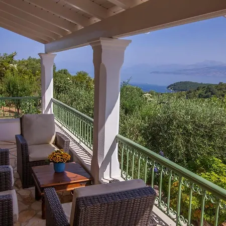 Villa Ftelias By *